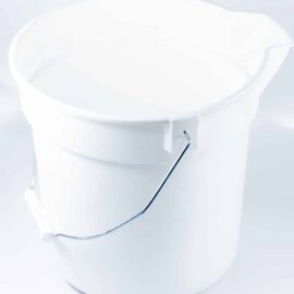 BALDE DE PLASTICO C/ ALCA DE FERRO - 9 L